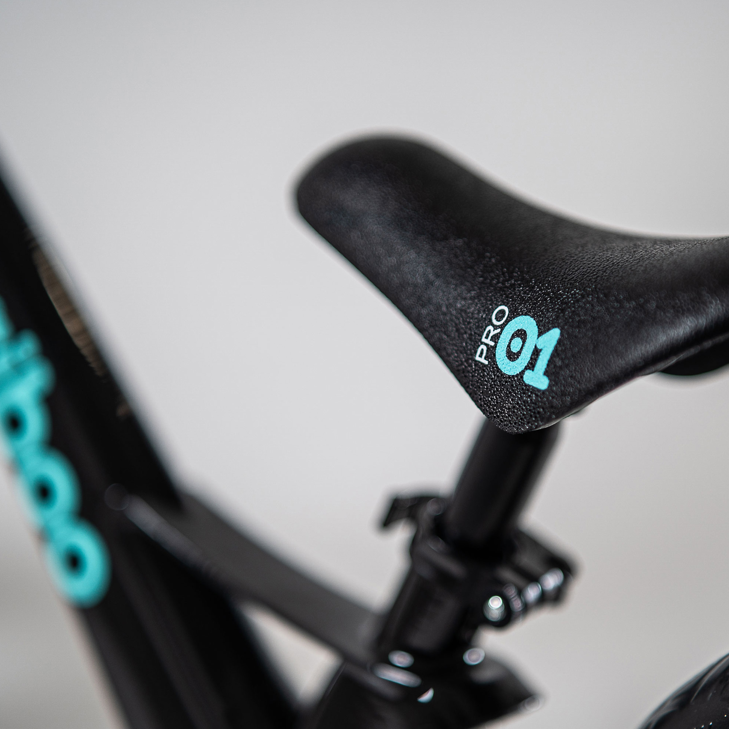 CARIBOO_MAGNESIUM_PRO_Black_Tourquise_2500x2500pix_zoom_2