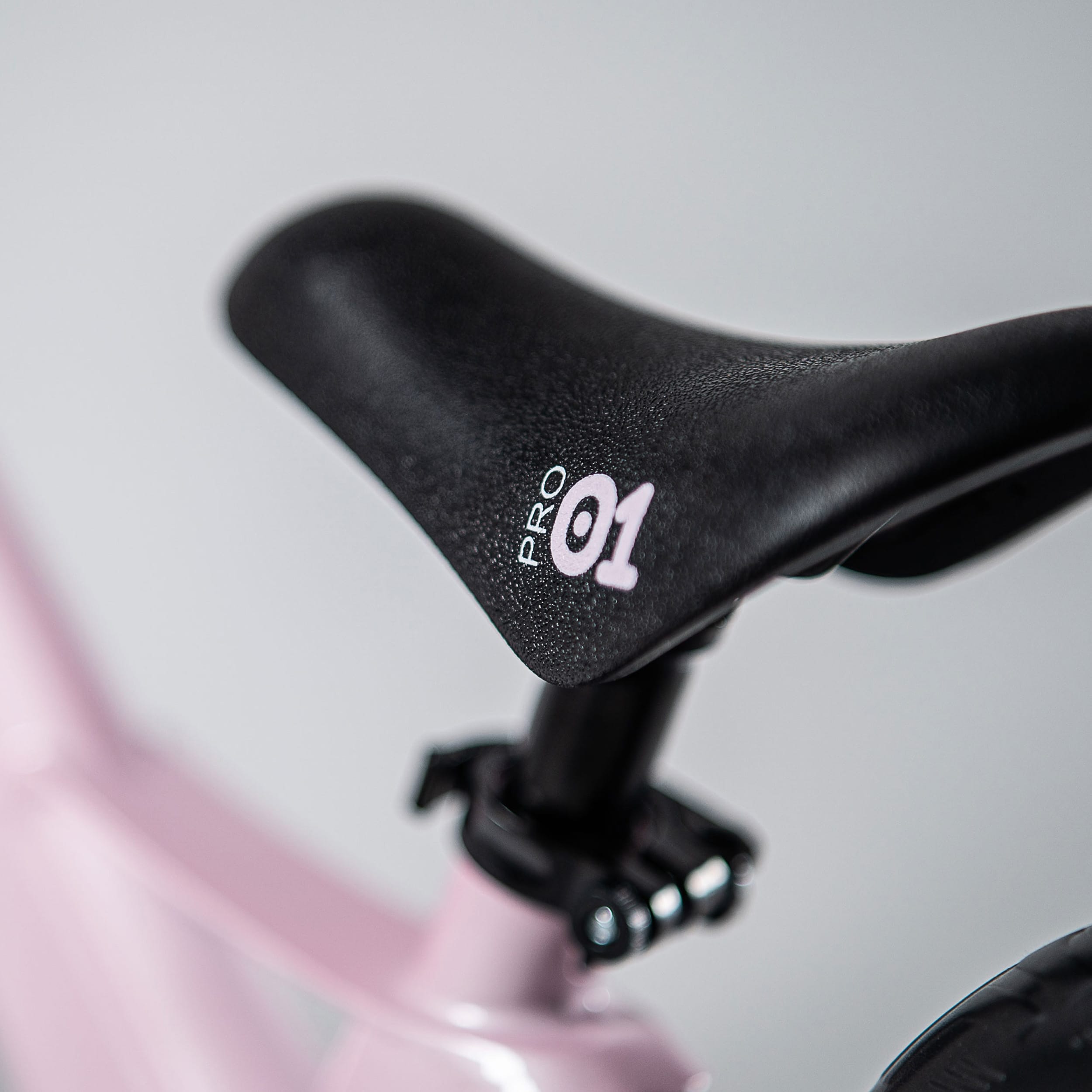 CARIBOO_MAGNESIUM_PRO_Pink_2500x2500pix_zoom_1
